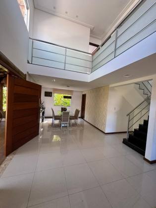 Casa em Lauro de Freitas 4/4 com 03 suítes