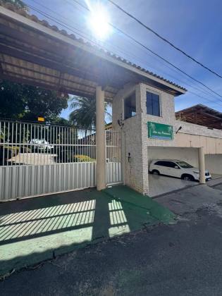 Casa em Lauro de Freitas 4/4 com 03 suítes