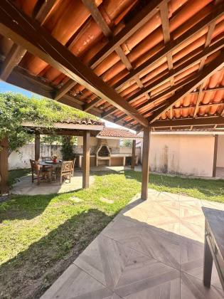 Casa em Vilas do Atlântico  4/4 com suíte