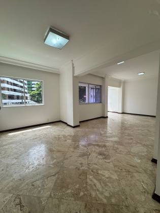 Caminho das Árvores 3/4 com suíte