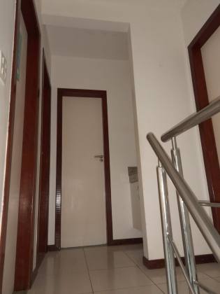 Casa 4/4 com suíte em  Buraquinho