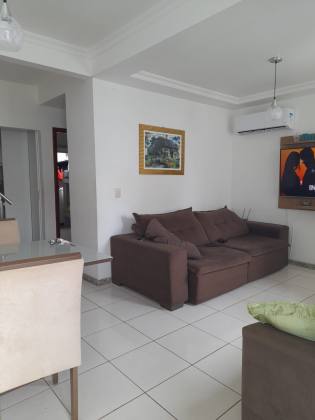 Casa 4/4 com suíte em  Buraquinho