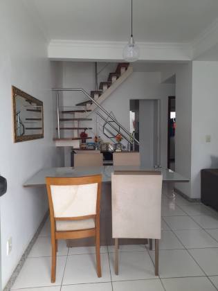 Casa 4/4 com suíte em  Buraquinho