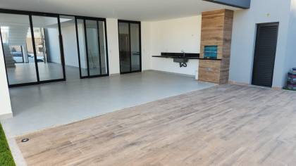 Casa em Buraquinho