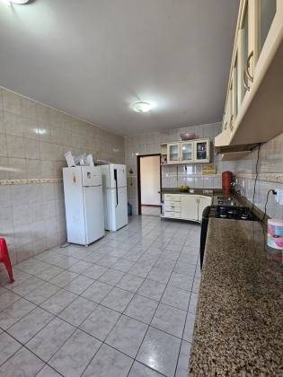 Casa em Arembepe  5/4 com suítes