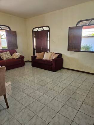 Casa em Arembepe  5/4 com suítes