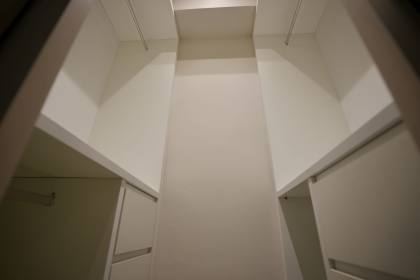 Graça 1/4 com suíte e closet