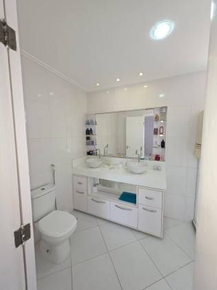 CASA  3/4 com 02 suítes