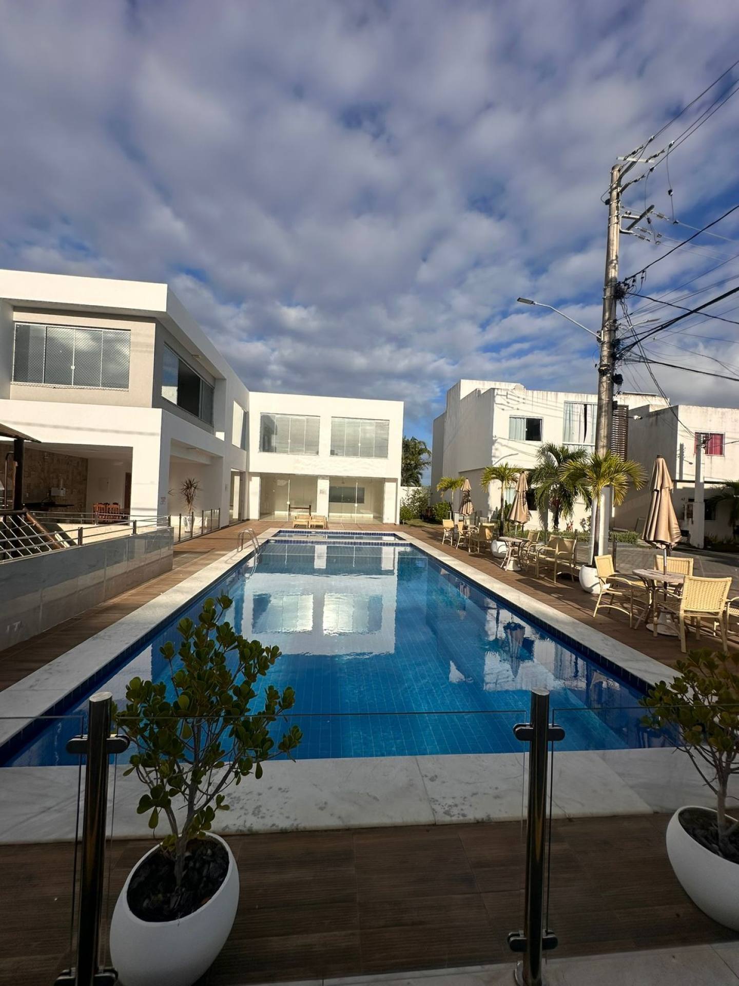 Casa em Ipitanga 4/4 com 03 suítes / Ipitanga Summer