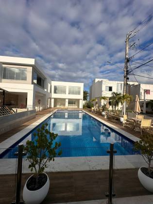 Casa em Ipitanga 4/4 com 03 suítes / Ipitanga Summer