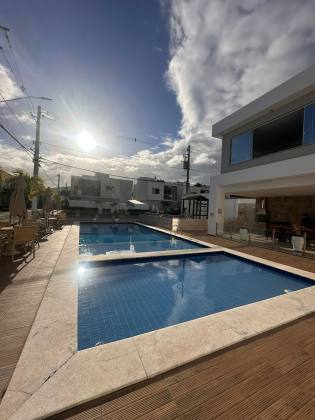 Casa em Ipitanga 4/4 com 03 suítes / Ipitanga Summer