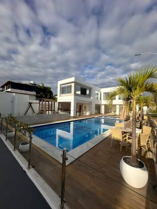 Casa em Ipitanga 4/4 com 03 suítes / Ipitanga Summer