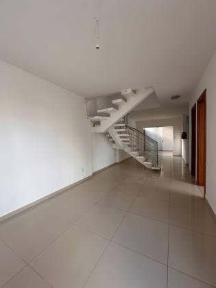 Casa em Ipitanga 4/4 com 03 suítes / Ipitanga Summer