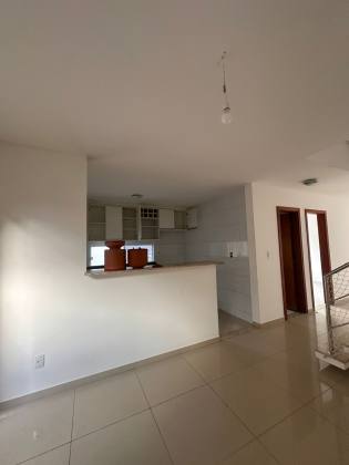 Casa em Ipitanga 4/4 com 03 suítes / Ipitanga Summer