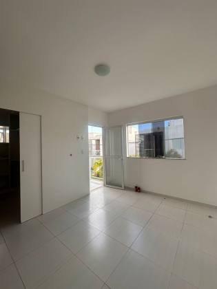 Casa em Ipitanga 4/4 com 03 suítes / Ipitanga Summer
