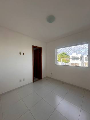 Casa em Ipitanga 4/4 com 03 suítes / Ipitanga Summer