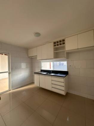 Casa em Ipitanga 4/4 com 03 suítes / Ipitanga Summer