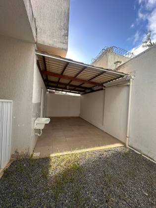 Casa em Ipitanga 4/4 com 03 suítes / Ipitanga Summer