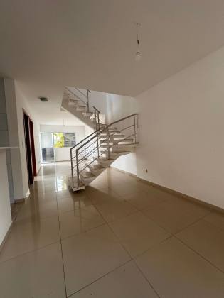Casa em Ipitanga 4/4 com 03 suítes / Ipitanga Summer