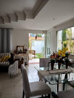 Casa em Lauro de Freitas  3/4