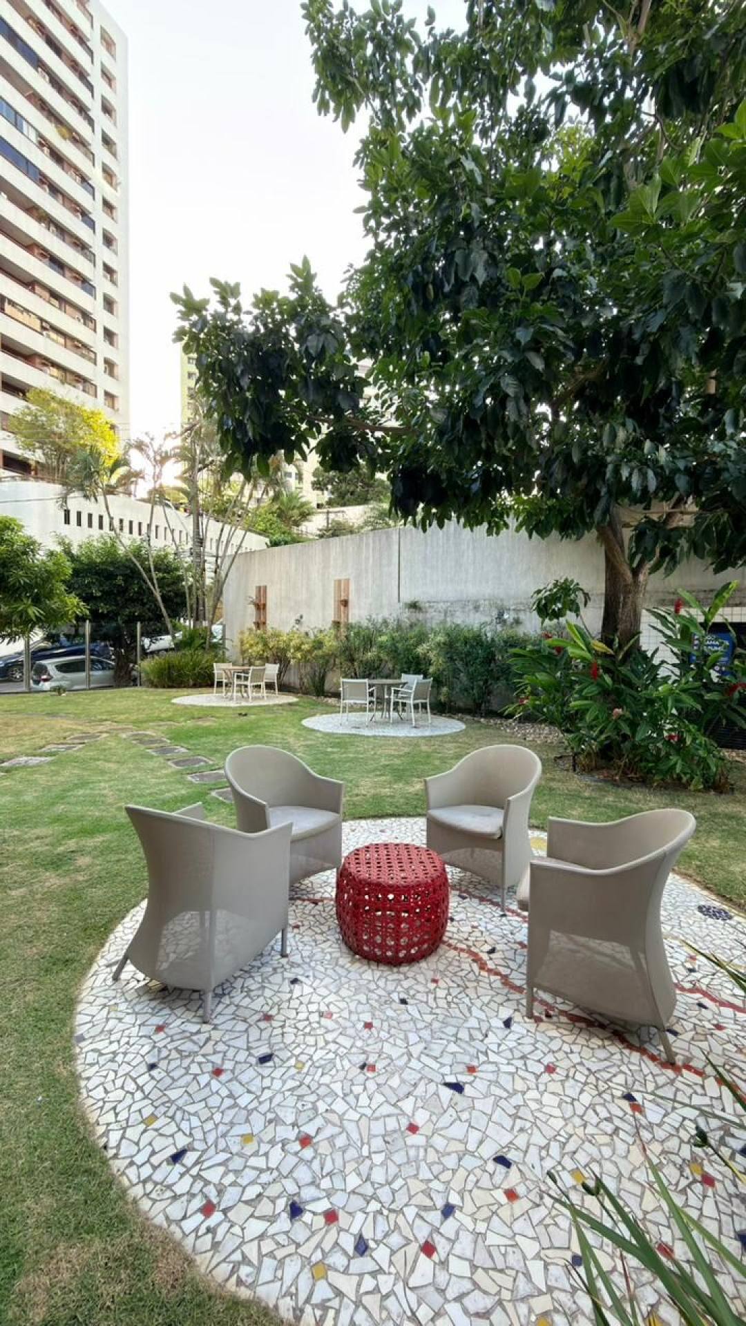 Cidade Jardim 2/4 com suíte
