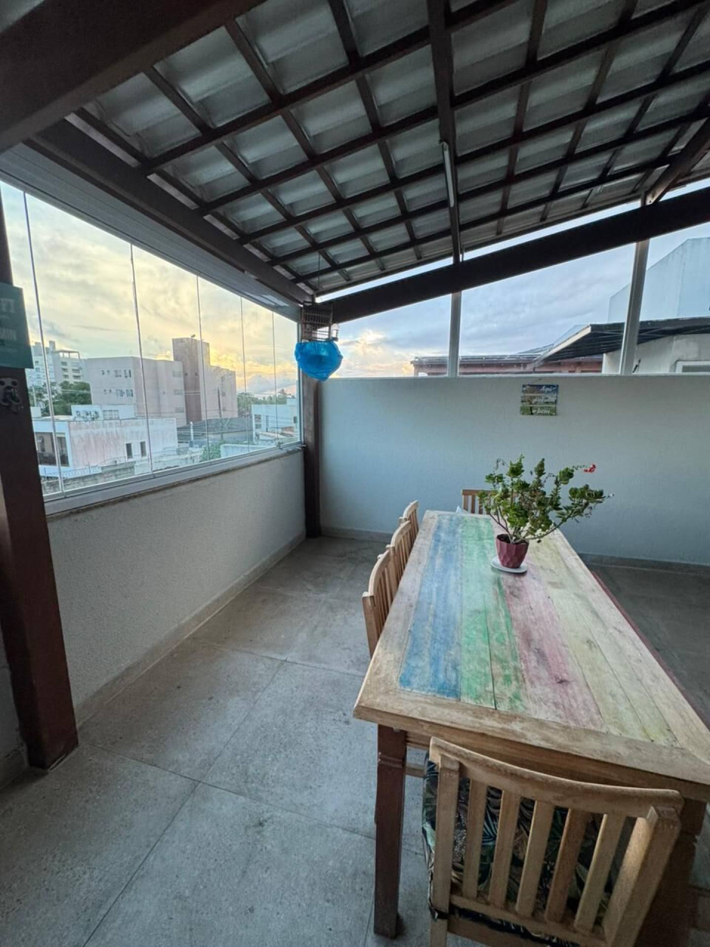 Casa em Buraquinho 3/4 com cobertura
