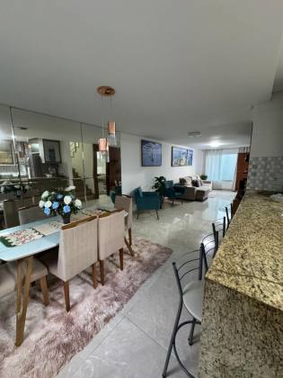 Casa em Buraquinho 3/4 com cobertura
