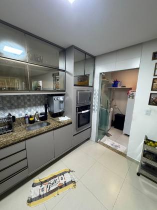 Casa em Buraquinho 3/4 com cobertura