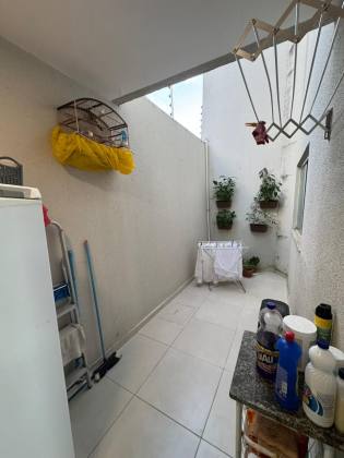 Casa em Buraquinho 3/4 com cobertura