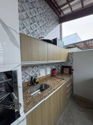 Casa em Buraquinho 3/4 com cobertura