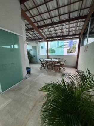 Casa em Buraquinho 3/4 com cobertura