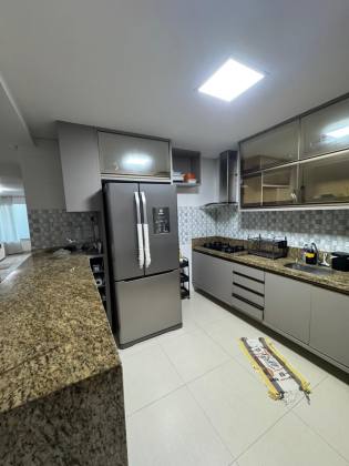 Casa em Buraquinho 3/4 com cobertura