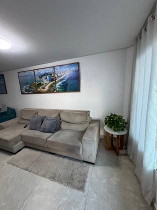 Casa em Buraquinho 3/4 com cobertura