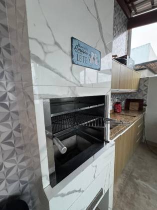 Casa em Buraquinho 3/4 com cobertura