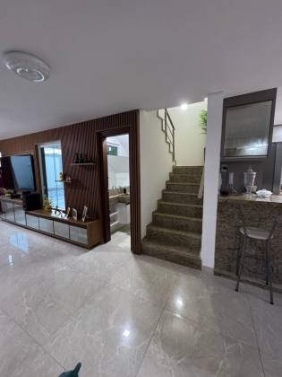 Casa em Buraquinho 3/4 com cobertura