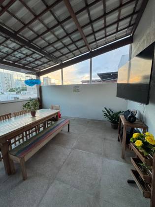 Casa em Buraquinho 3/4 com cobertura