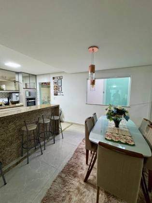 Casa em Buraquinho 3/4 com cobertura