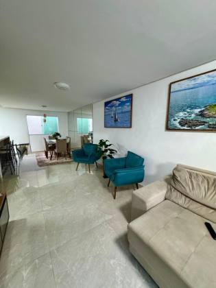 Casa em Buraquinho 3/4 com cobertura