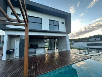 Casa Triplex em Alphaville Litoral Norte