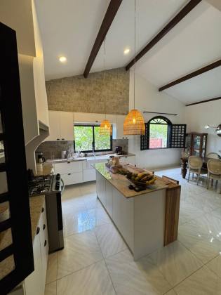CASA EM LAURO DE FREITAS 5/4