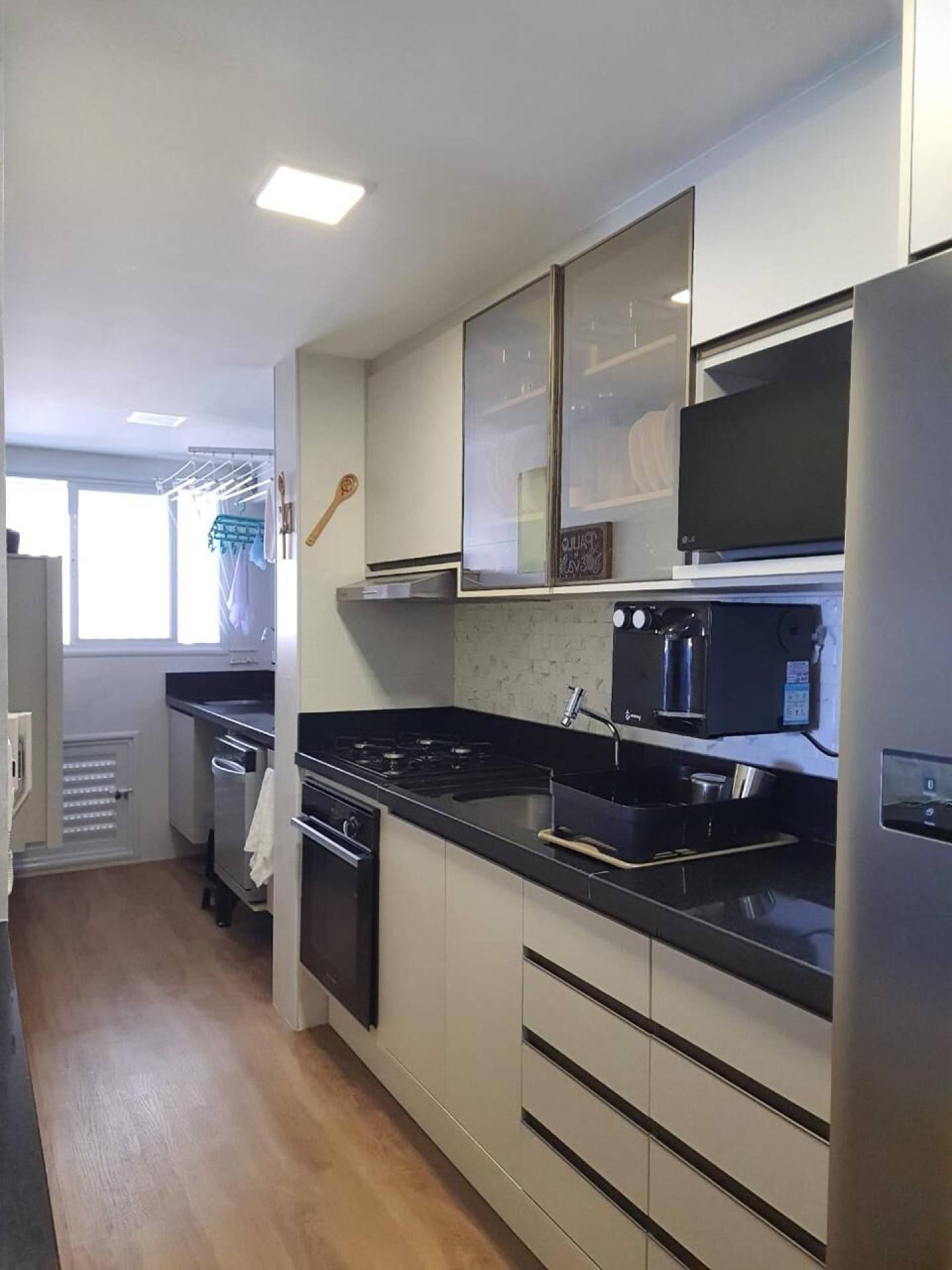 Pituba 2/4 com suíte e 02 vagas