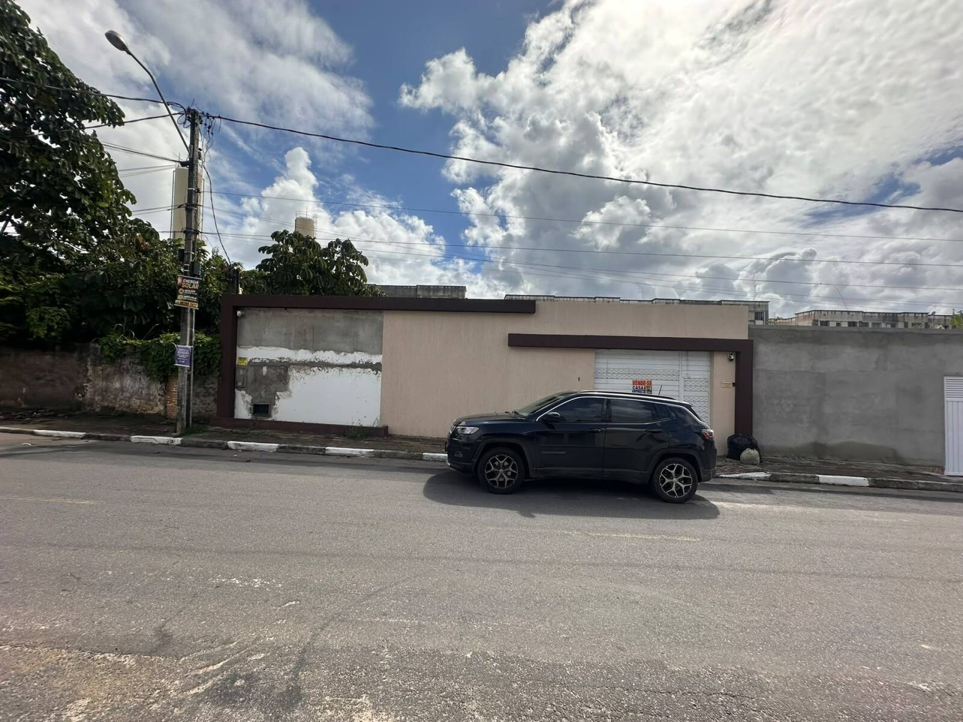 Casa em Abrantes solta em rua pública