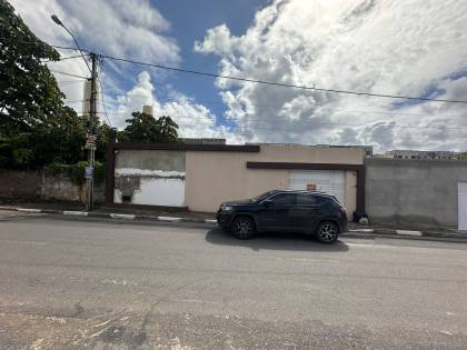 Casa em Abrantes solta em rua pública