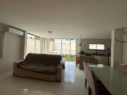 Casa em Abrantes solta em rua pública