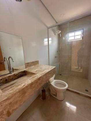 Casa em Abrantes solta em rua pública
