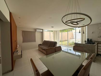 Casa em Abrantes solta em rua pública