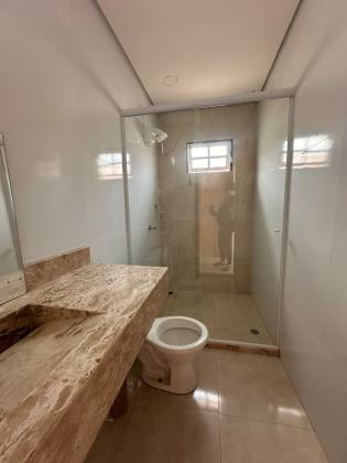 Casa em Abrantes solta em rua pública