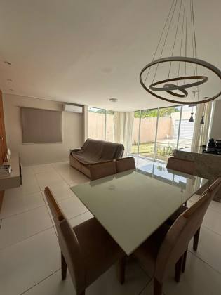 Casa em Abrantes solta em rua pública