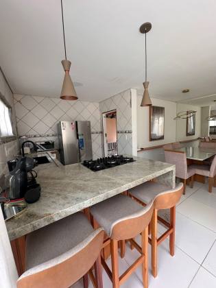 Casa em Abrantes solta em rua pública