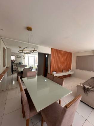 Casa em Abrantes solta em rua pública